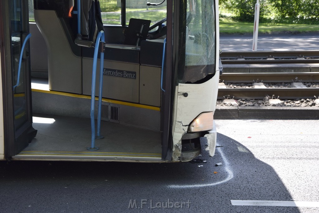 VU Schulbus Taxi Severinsbruecke Rich Innenstadt P52.JPG - Miklos Laubert